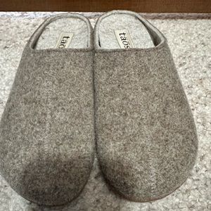 Wool Taos slip-on shoes. Size 8. In great condition